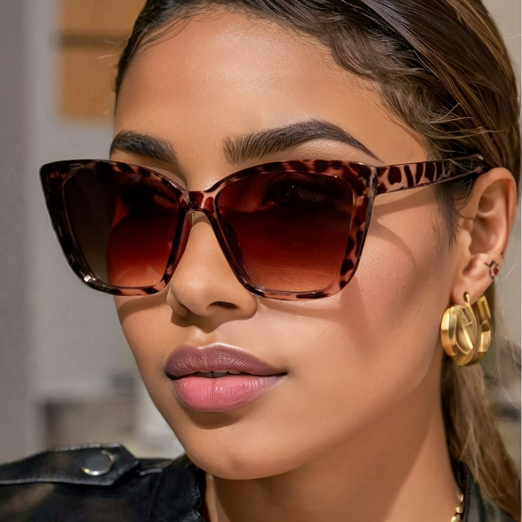 Stylish Accessories for Summer Parties