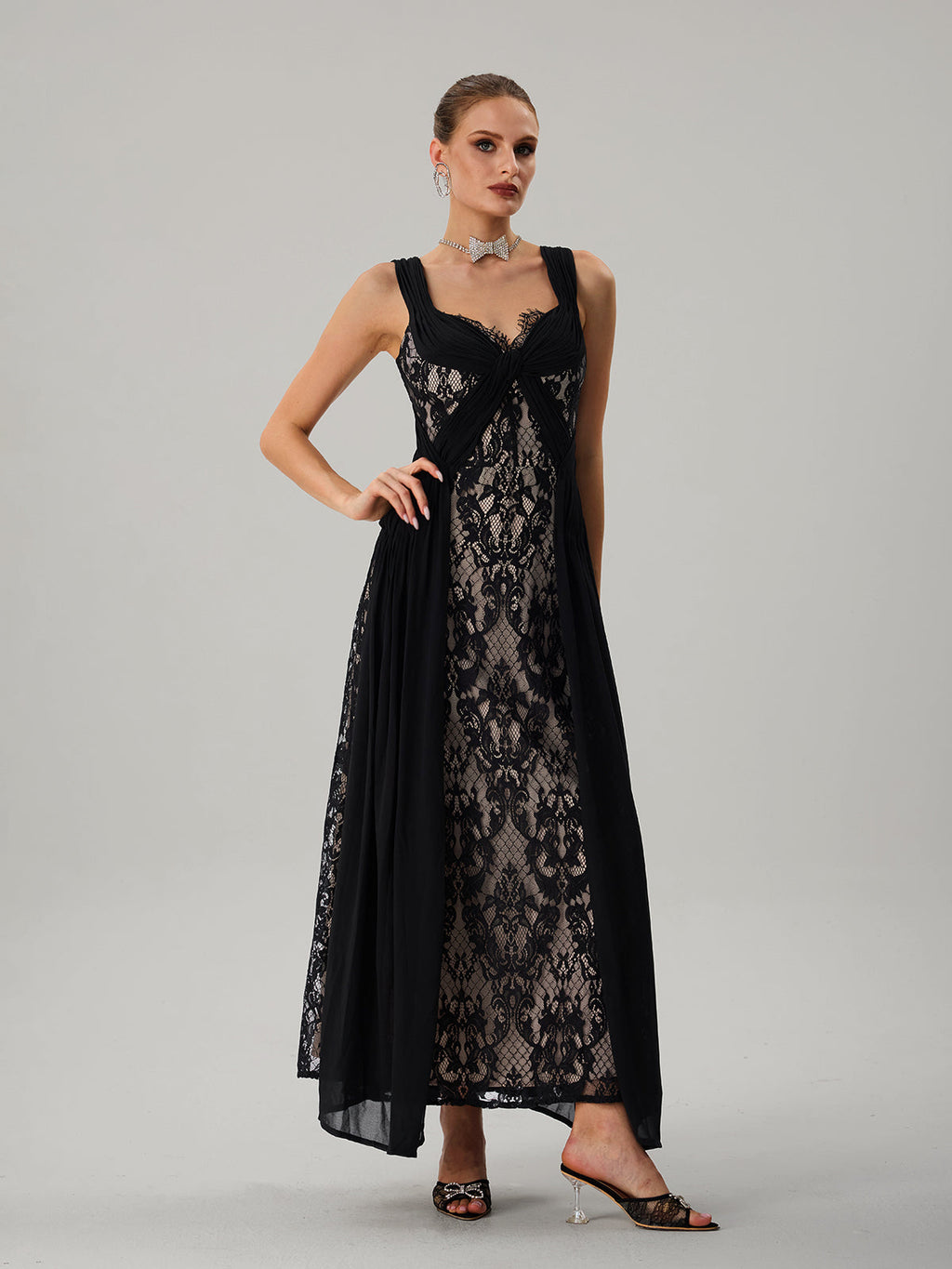Farohildis Sleeveless Embroidered Maxi Dress