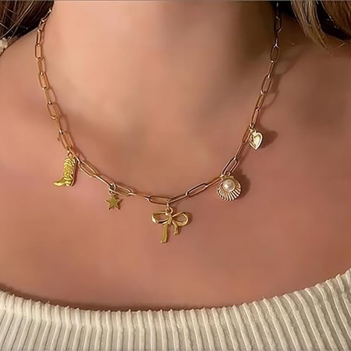 Gold Clip Necklace with Bow & Five-Pointed Star