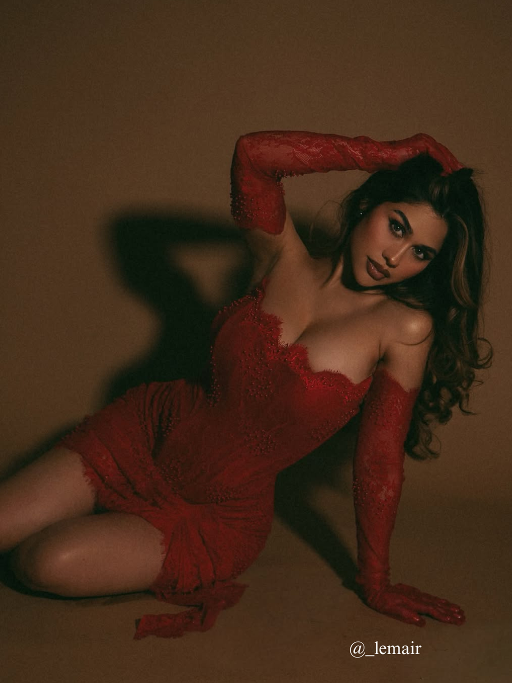 Pora Strapless Ruched Lace Dress With Gloves In Red