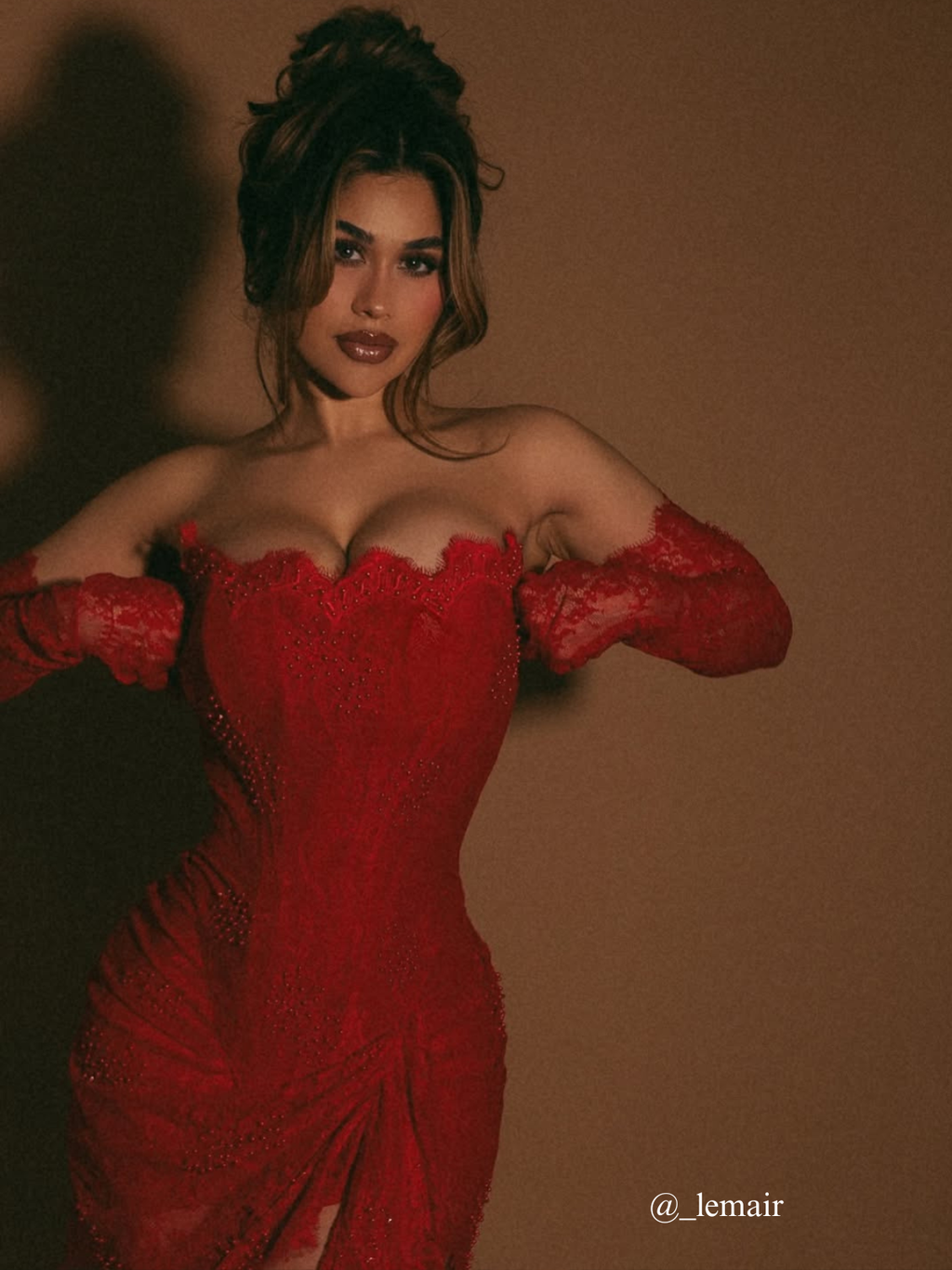 Pora Strapless Ruched Lace Dress With Gloves In Red